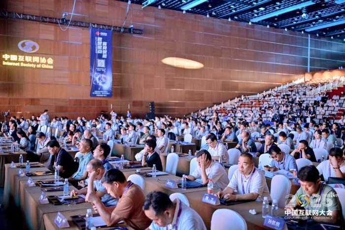 智邦国际问鼎“2025新一代信息技术领航企业”:二十余载深耕绽放领航力量 智邦国际问鼎“2025新一代信息技术领航企业”:二十余载深耕绽放领航力量