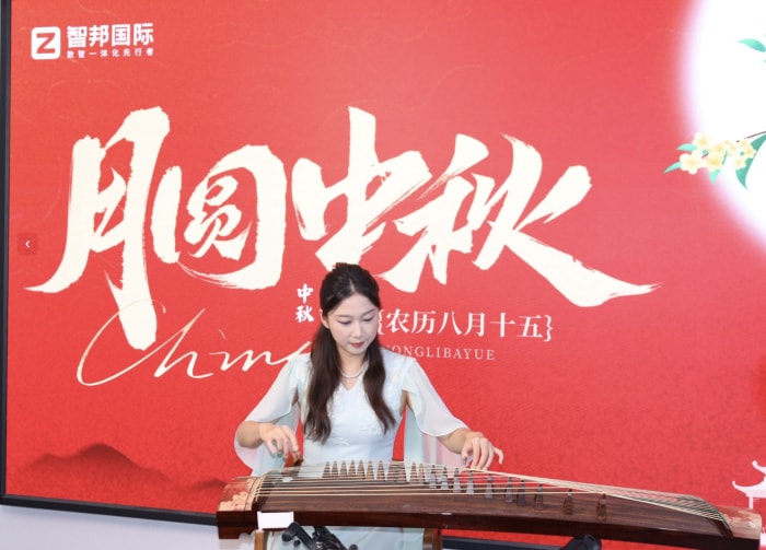 月华满庭，家圆福至！智邦国际祝您中秋节快乐！