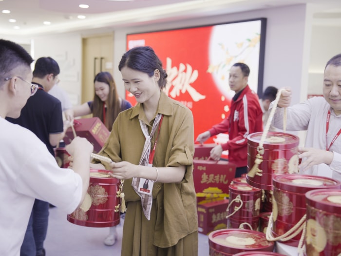 月华满庭，家圆福至！智邦国际祝您中秋节快乐！