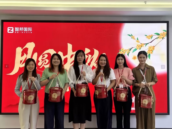 月华满庭，家圆福至！智邦国际祝您中秋节快乐！